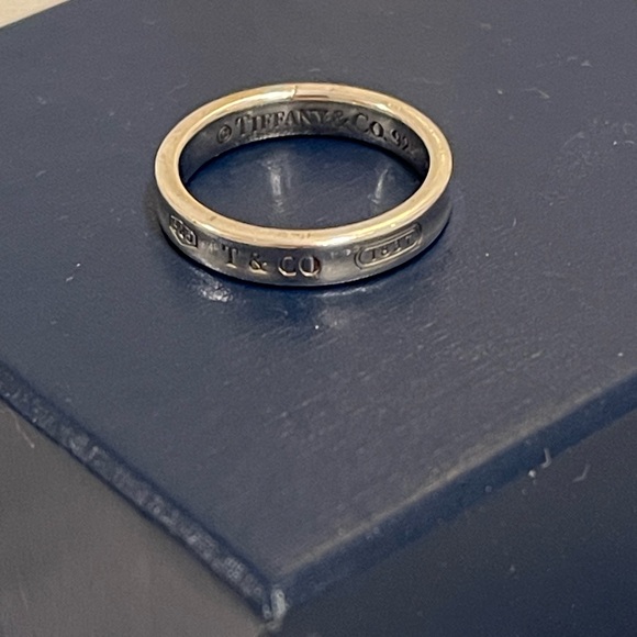 (PRICE IS FIRMED) 💯% Authentic Tiffany 1837, Narrow ring size 7 - Picture 3 of 12